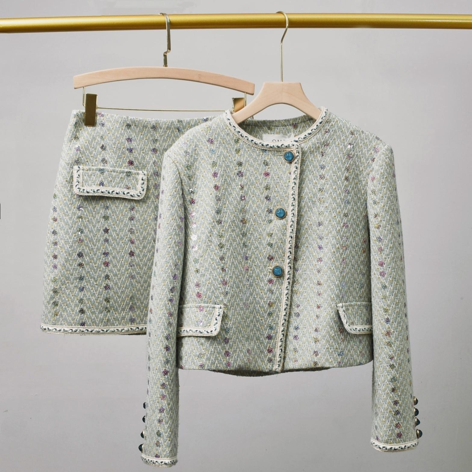 Winter Clothing Line - Abito da donna elegante in tweed